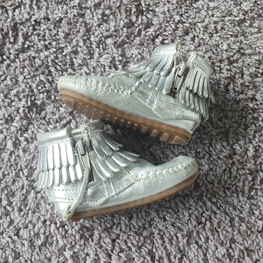 Minnetonka silver metallic fringe booties-4